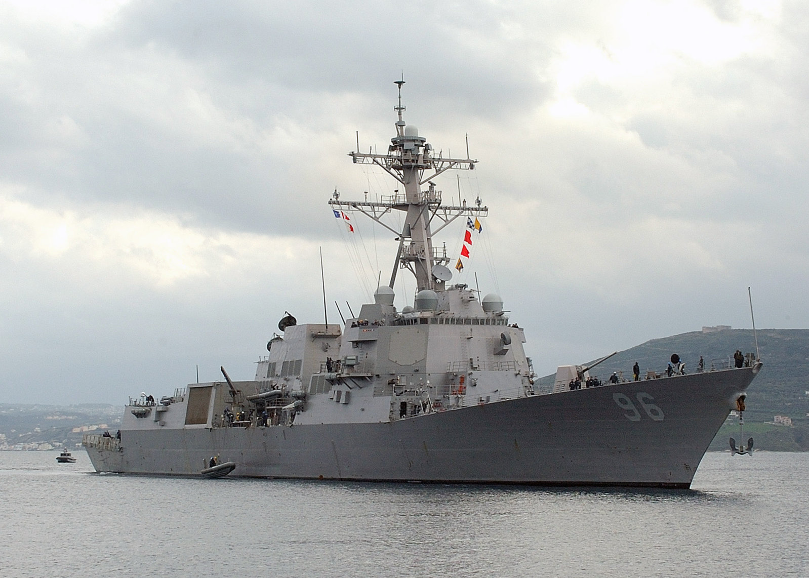 USS_Bainbridge_(DDG_96)_-_close_up.jpg