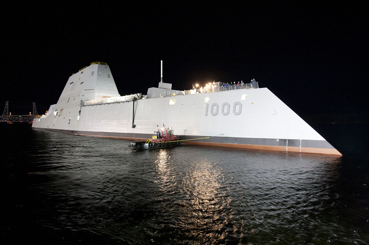 USS_Zumwalt_(DDG-1000)_at_night.jpg