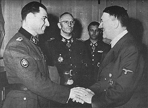 v14n3p22_Degrelle_Hitler[1].jpg