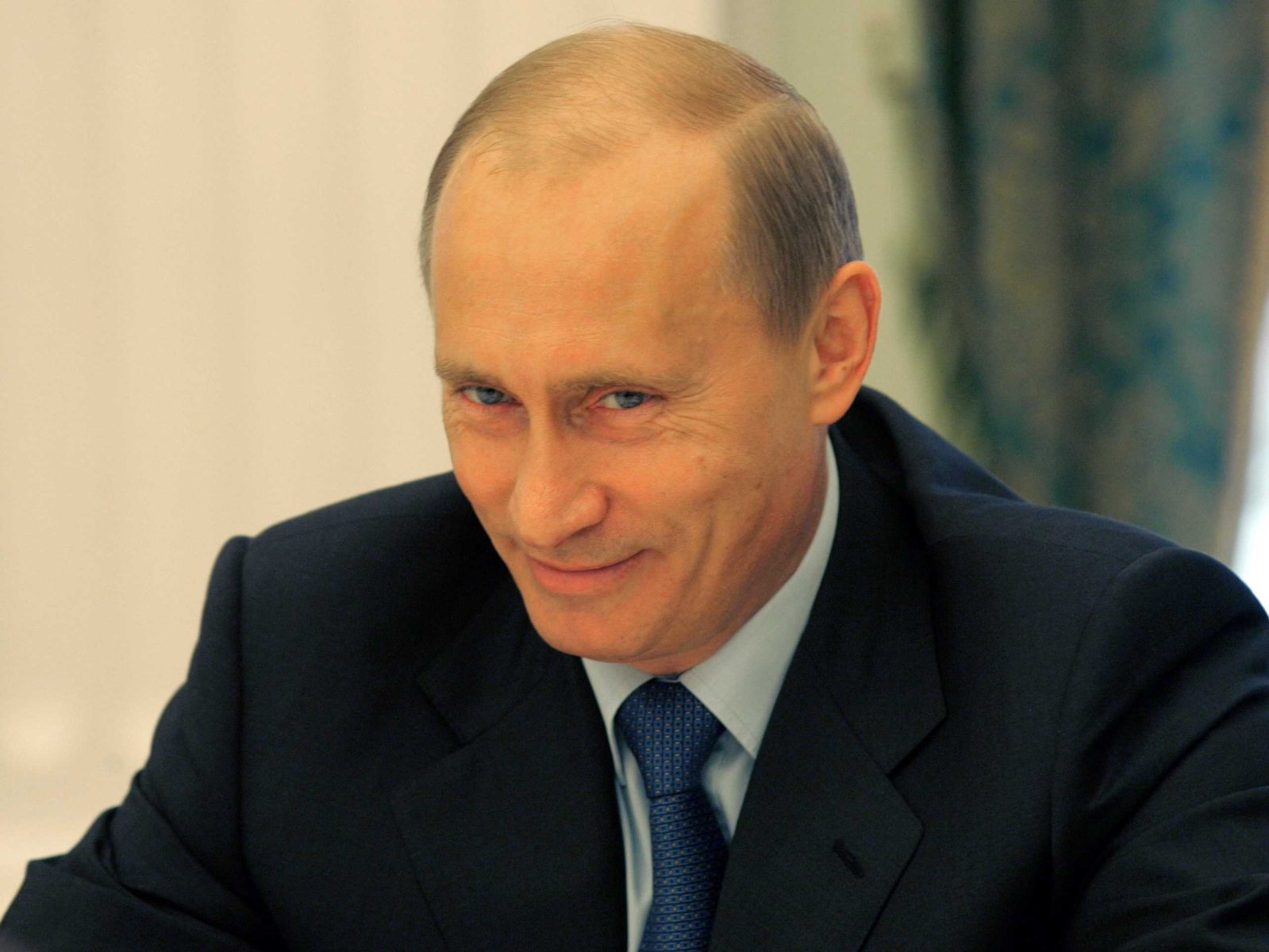 vladimir-putin-smiling[1].jpg