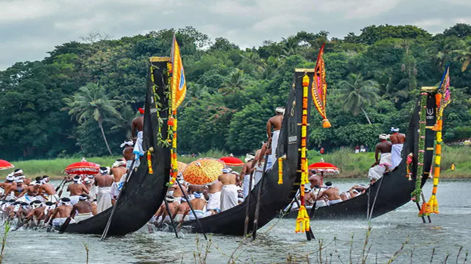 watch-vallam-kali-keralas-traditional-boat-race-held-symbolically-with-just-three-snake-boats-...jpg