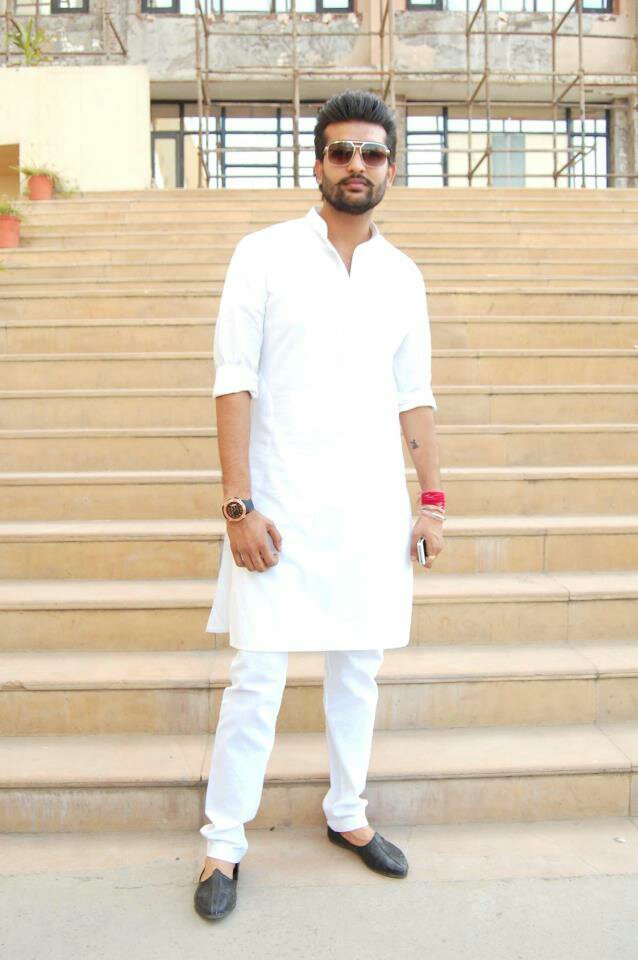 white-kurta-pajama-4.jpg