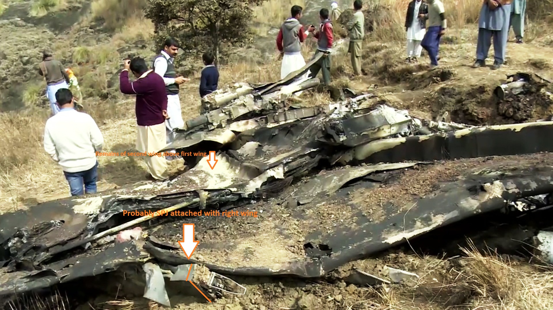 WRECKAGE of Indian Jet in Pak 27-2-2019(16 Probably SPJ attached with right wing)-Labelled.jpg