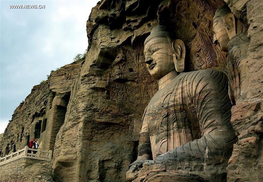 Yungang-Grottoes,Shanxi.(7).Buddha-statue,10Aug2015.jpg