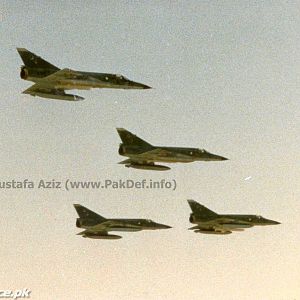 4 MIRAGES in a tight formation!