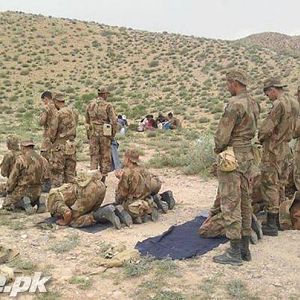 Pakistan Army Praying