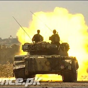 Pakistan_tank_fires_at_the_edge_of_the_town_Loi_Sam
