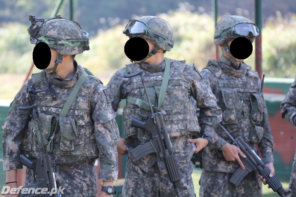 Republic of Korea Army 701 regiment commandos at the firing range.