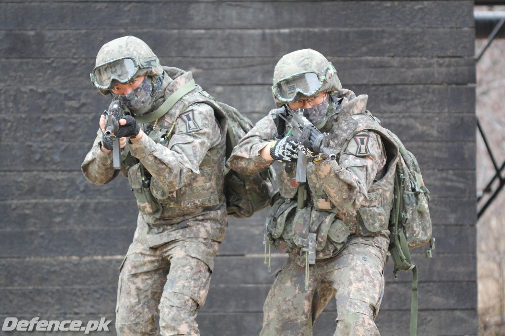 Republic of Korea Army 701 regiment commandos at the firing range.