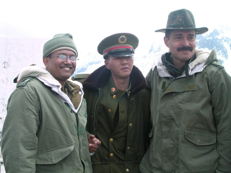 Officers_at_Nathu_La.JPG