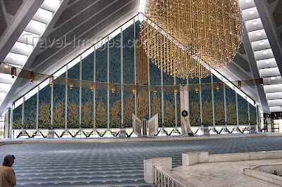 Faisal+Masjid+-+Int.jpg