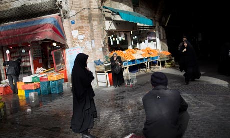 Iranian-women-walk-near-a-007.jpg