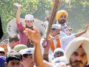 general-elections-2014-arvind-kejriwal-hits-road-steals-show-in-chandigarh.jpg