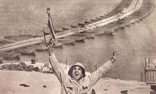 Egypt_soldier_celebrates_oct_6_1973_yom_kippur_war.jpg