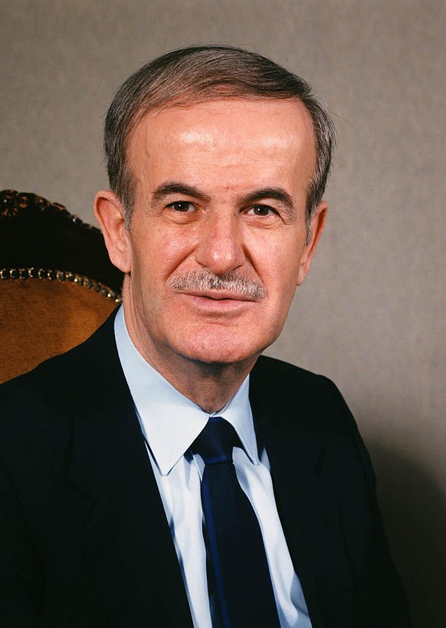 640px-Hafez_al-Assad_official_portrait.jpg