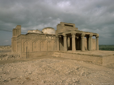 harding-robert-necropolis-outside-thatta-on-makli-hill-unesco-world-heritage-site-pakistan.jpg