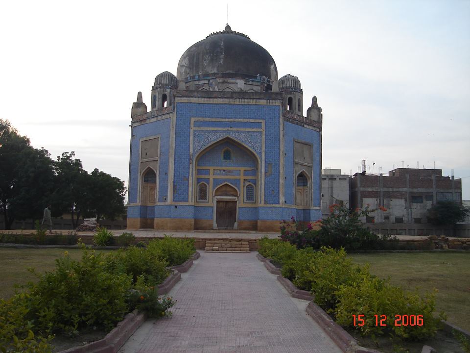 Mian+Ghulam+Nabi+Khaloro+mausoleum+2,+Hyderabad,Sindh.jpg