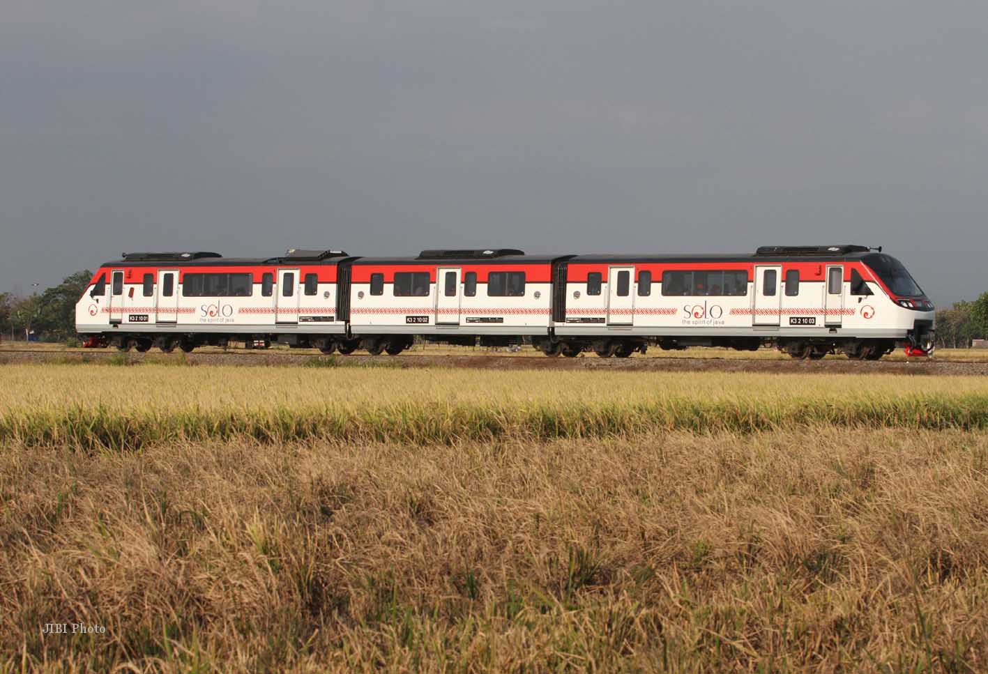 120812_SOLO_RAILBUS3.jpg