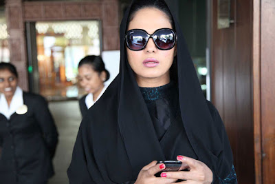 Veena-Malik-hot-pictures-in-Burqa-Veil.jpg