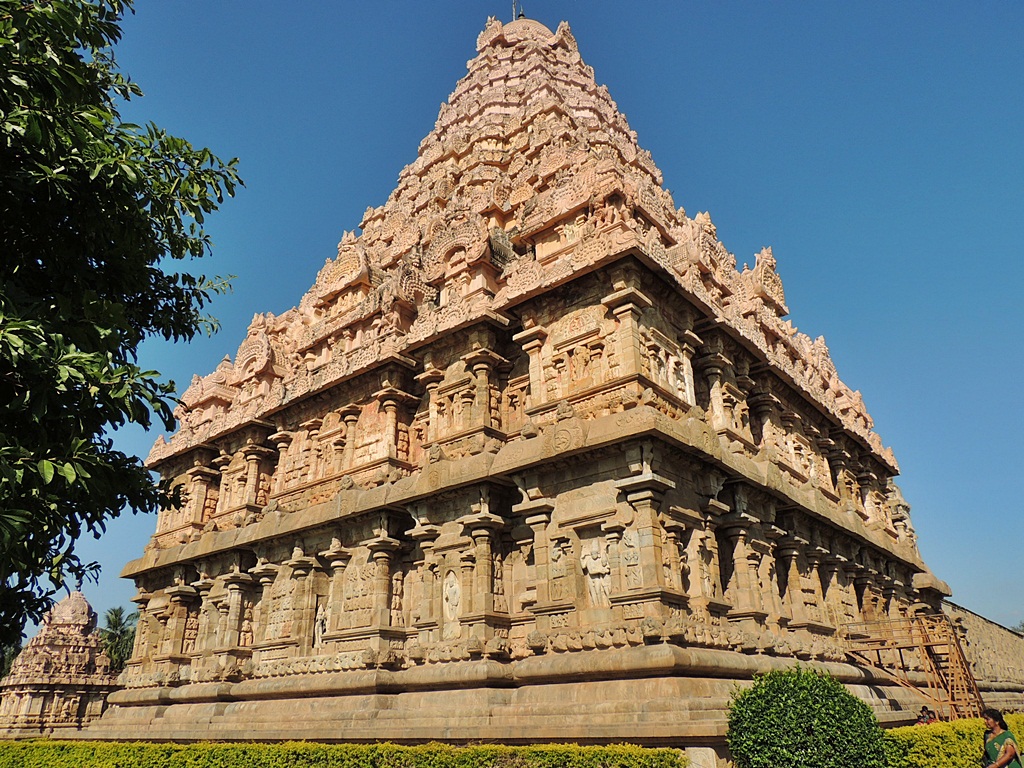 CholaTemple-Gangaikonda.jpg