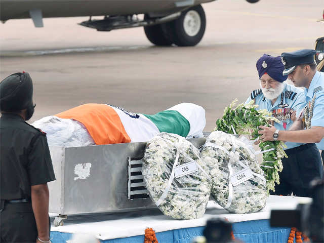 arjan-singh-paying-his-last-respect-to-dr-kalam.jpg