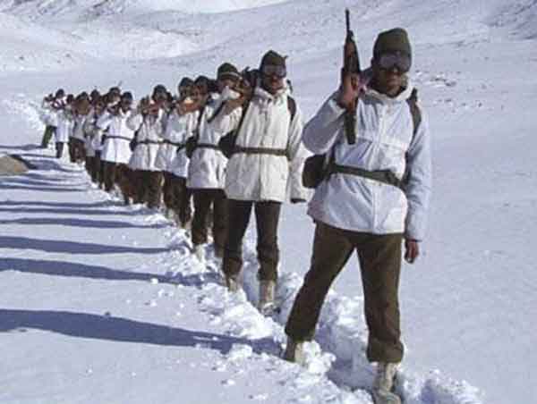 Indian_Army_Troops_Patrolling_Siachen.jpg