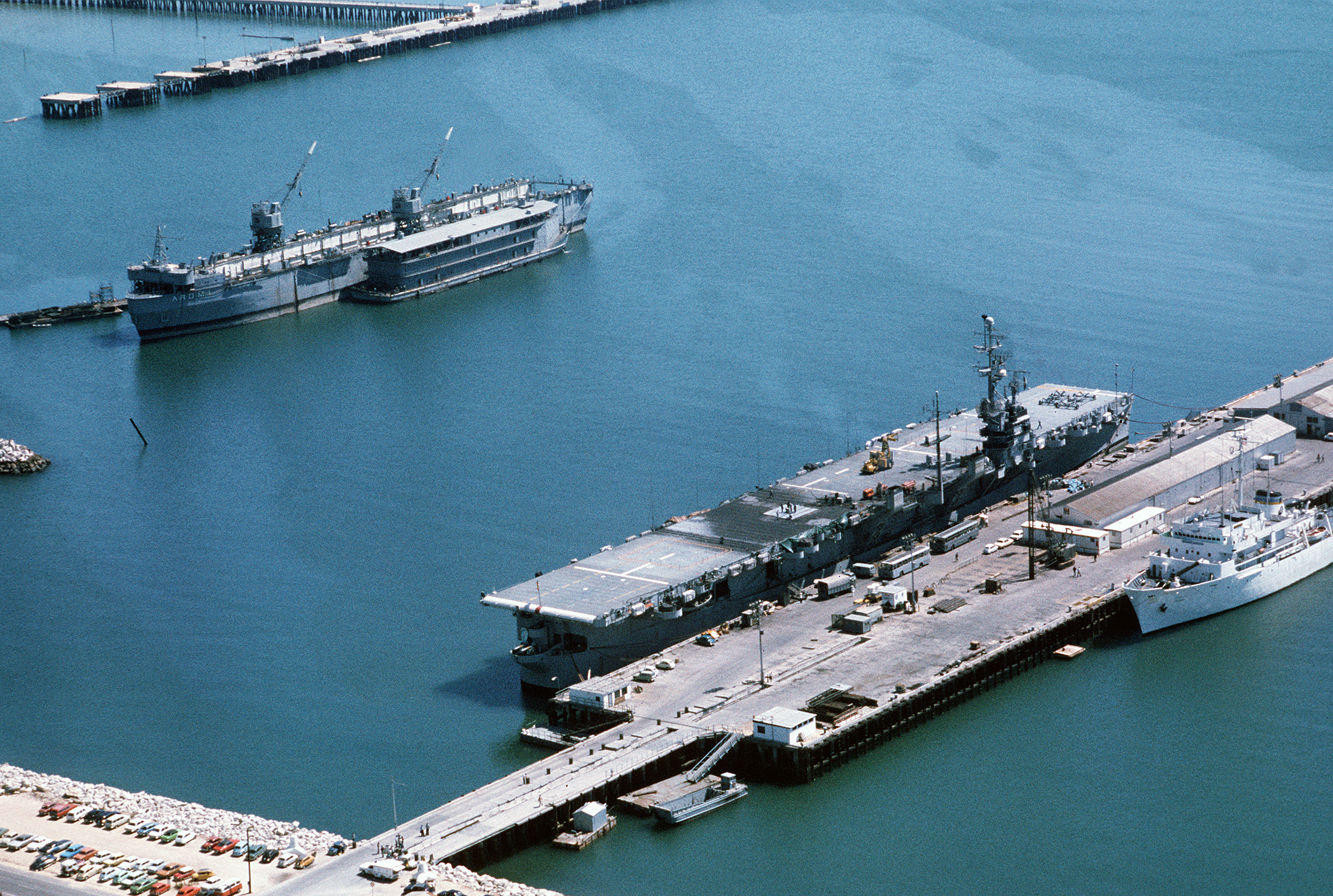 Spanish_carrier_Dedalo_at_Naval_Station_Rota_1976.JPEG