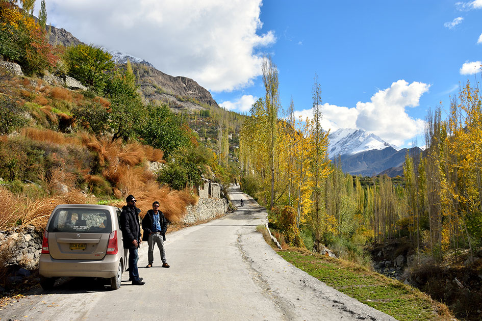 Road-to-Eagle%C3%86s-Nest-Hunza-.jpg