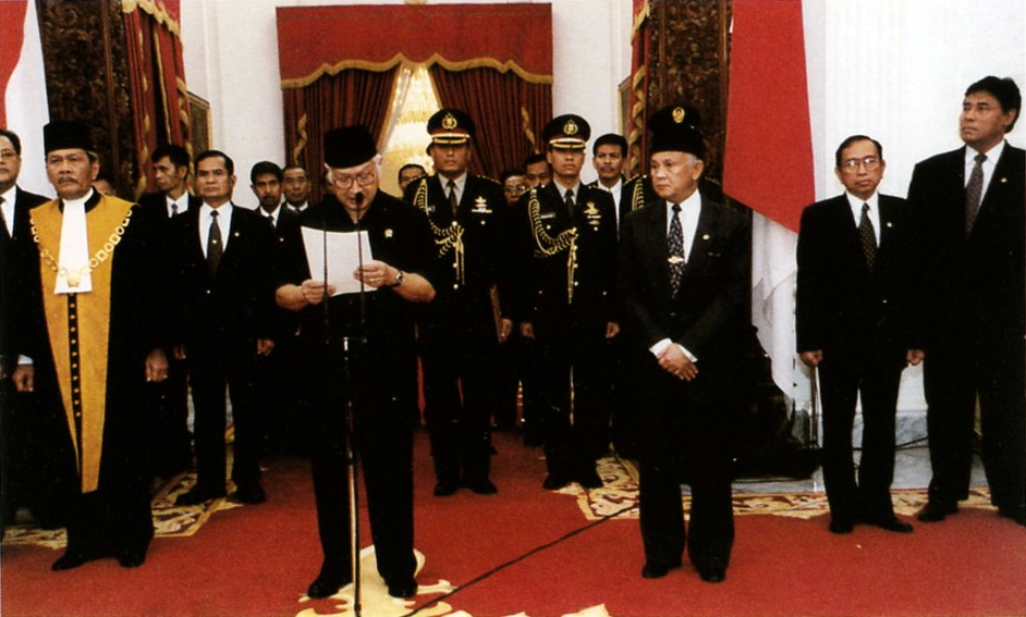 Suharto_resigns.jpg