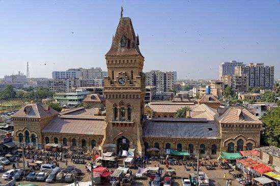 karachi-among-10-cheapest-cities-to-live-in-2020-1605790591-4708.jpg