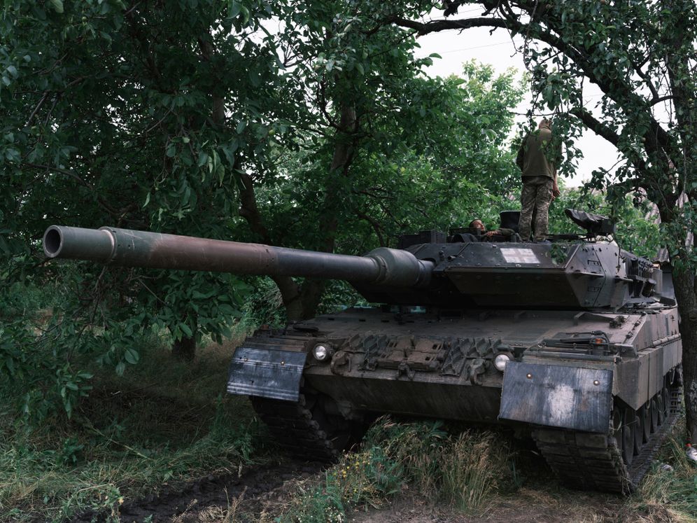 A Leopard 2 battle tank near the front lines in Ukraine