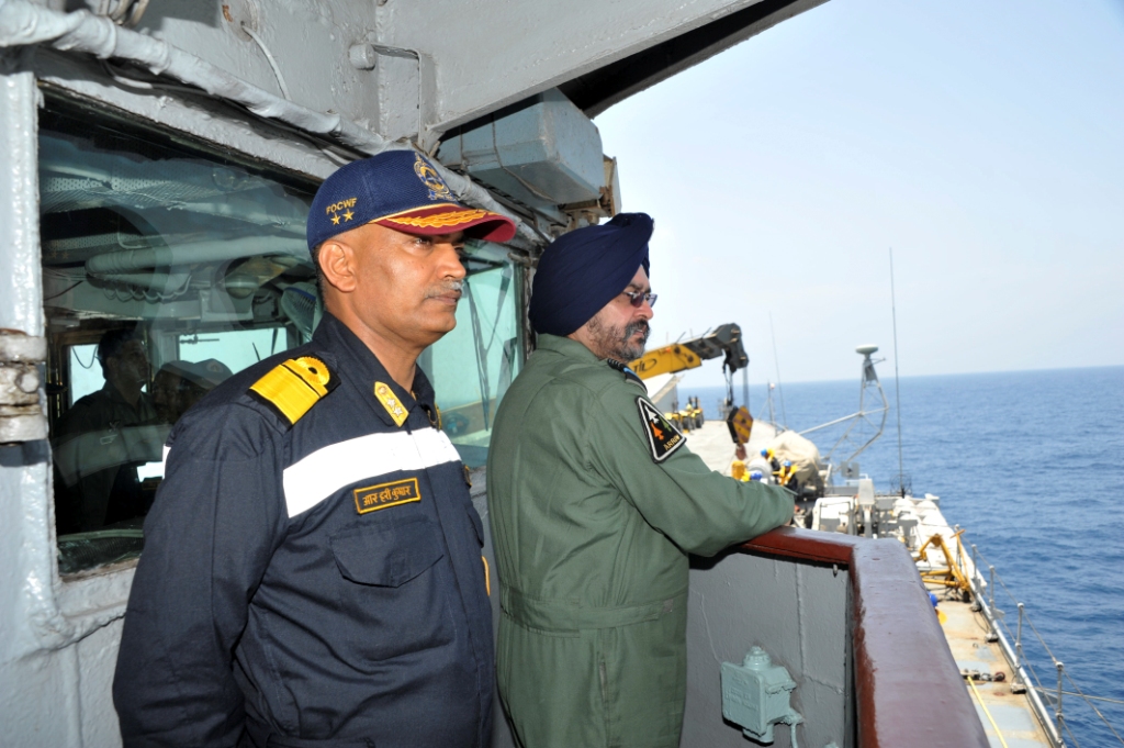 Air_Marshal_BS_Dhanoa_being_briefed_on_the_operations_in_progress_by_Rear_Admiral_R_Hari_Kumar.jpg