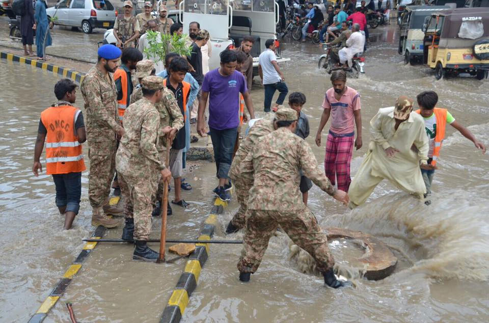 Army-Karachi-Rain-2T.jpg