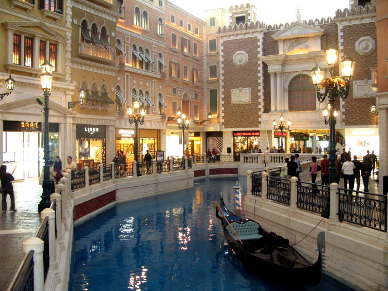 The_Venetian_Macao_SanLucaCanal.jpg