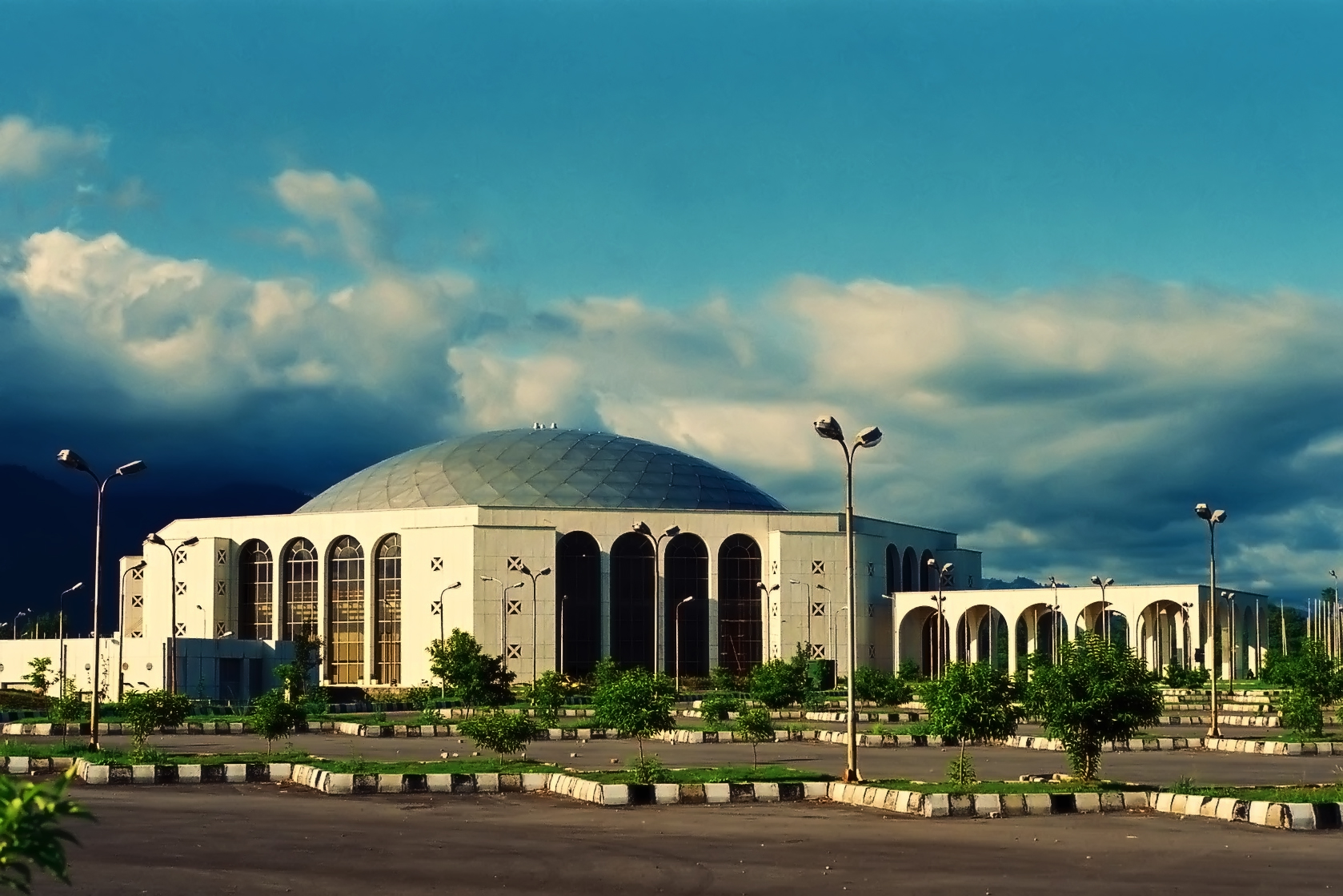 Jinnah_Convention_Centre,Islamabad_by_Usman_Ghani.jpg