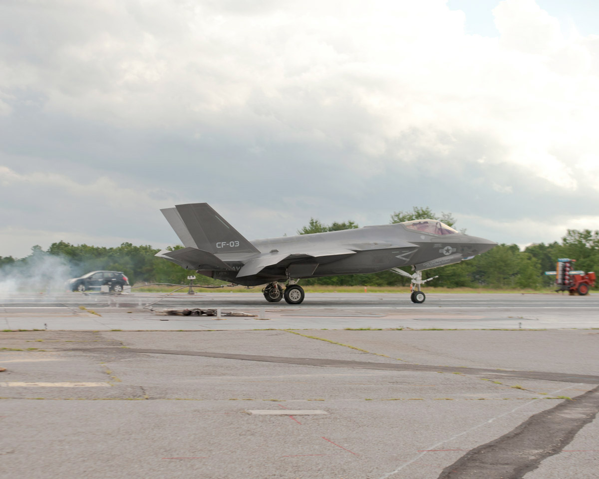 2012_F35_FT9_0810_Fly_in_arrest_1267828237_4739.jpg