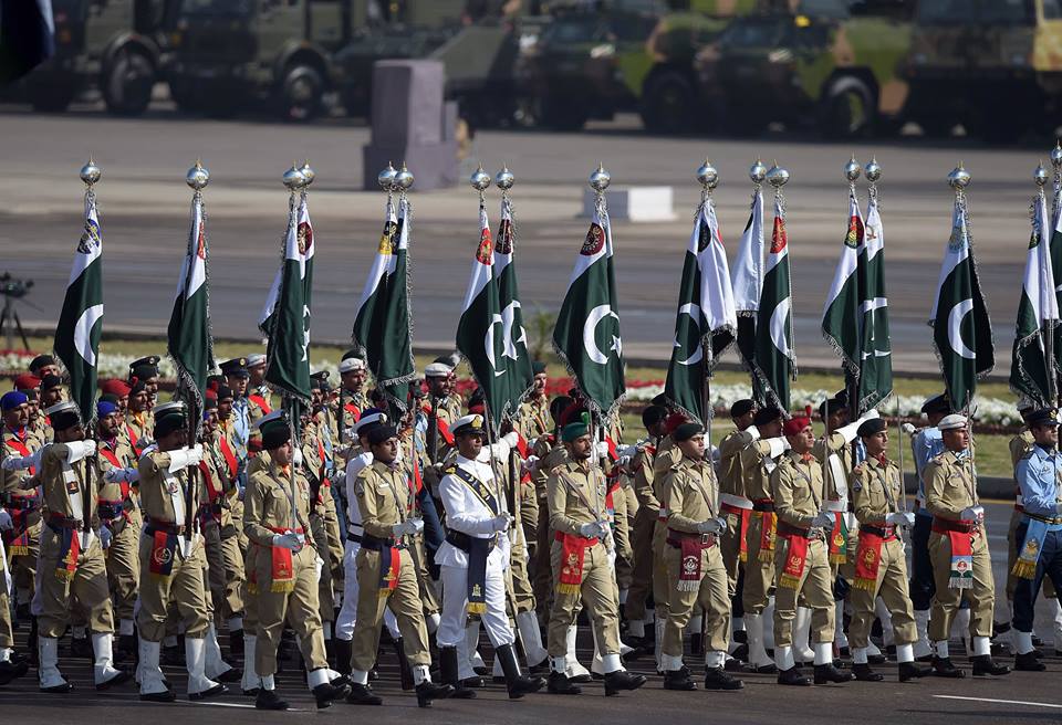 11-Soldiers-of-Pakistan-Army-March-past-During-Parade.jpg