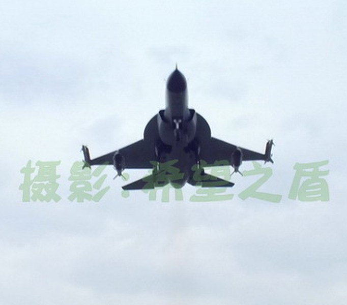 JF-17+Thunder+can+carry+LS-6+Precision+Guided+Glide+Bomb+%25281%2529.jpg