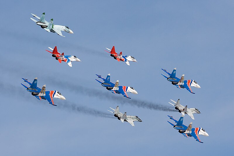 800px-Russian_Knights_and_Swifts.jpg