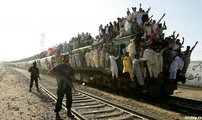 pakistan_train_03.jpg