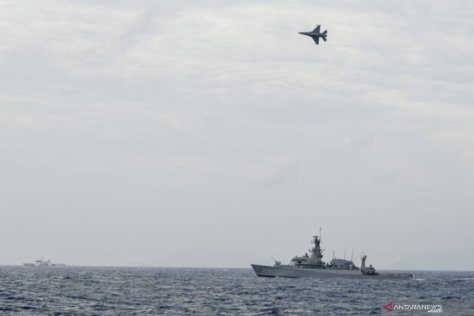 kri-usman-harun-359-kanan-bersama-kn-pulau-dana-323-dan-pesawat-tempur-f-16-tni-au.jpg