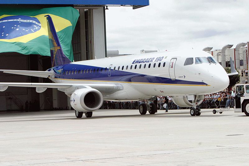 800px-Embraer_190.jpg