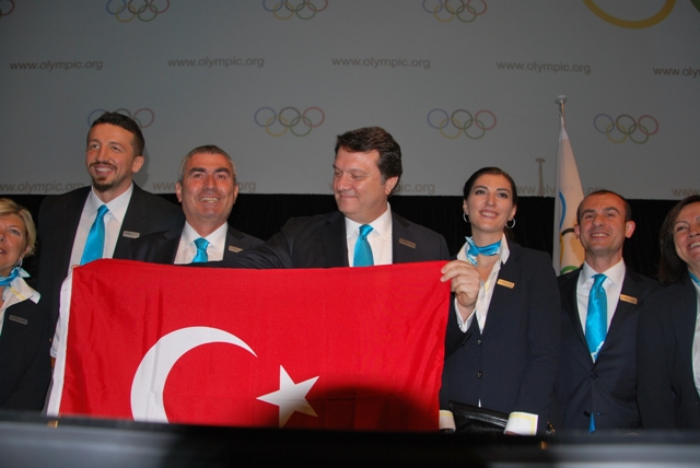 Istanbul_2020_celebrate_making_short_list_Quebec_City_May_23_2012.jpg