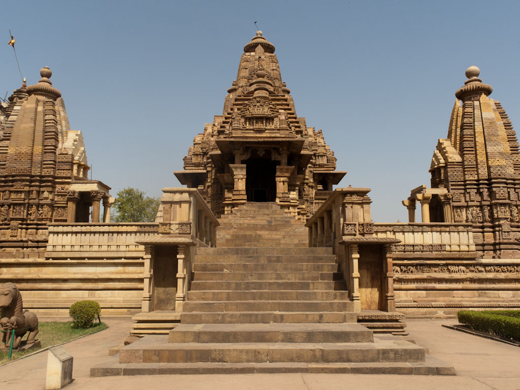 khajuraho-india-western-temples-2-lakshmana-temple-a-hindu-temple-dedicated-to-vishnu.jpg
