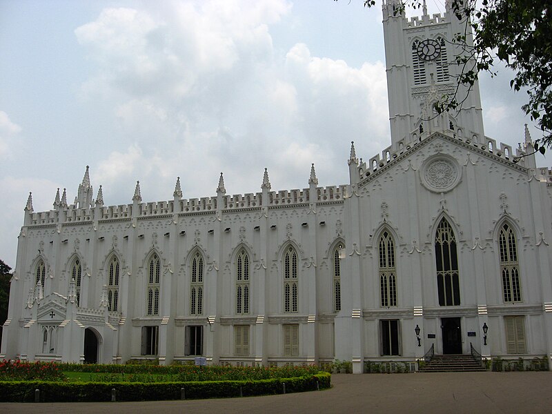 800px-St.Paul_Cathedral.jpg