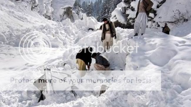 Avalanche-kills-30-Pakistani-soldiers-buries-100-others.jpg