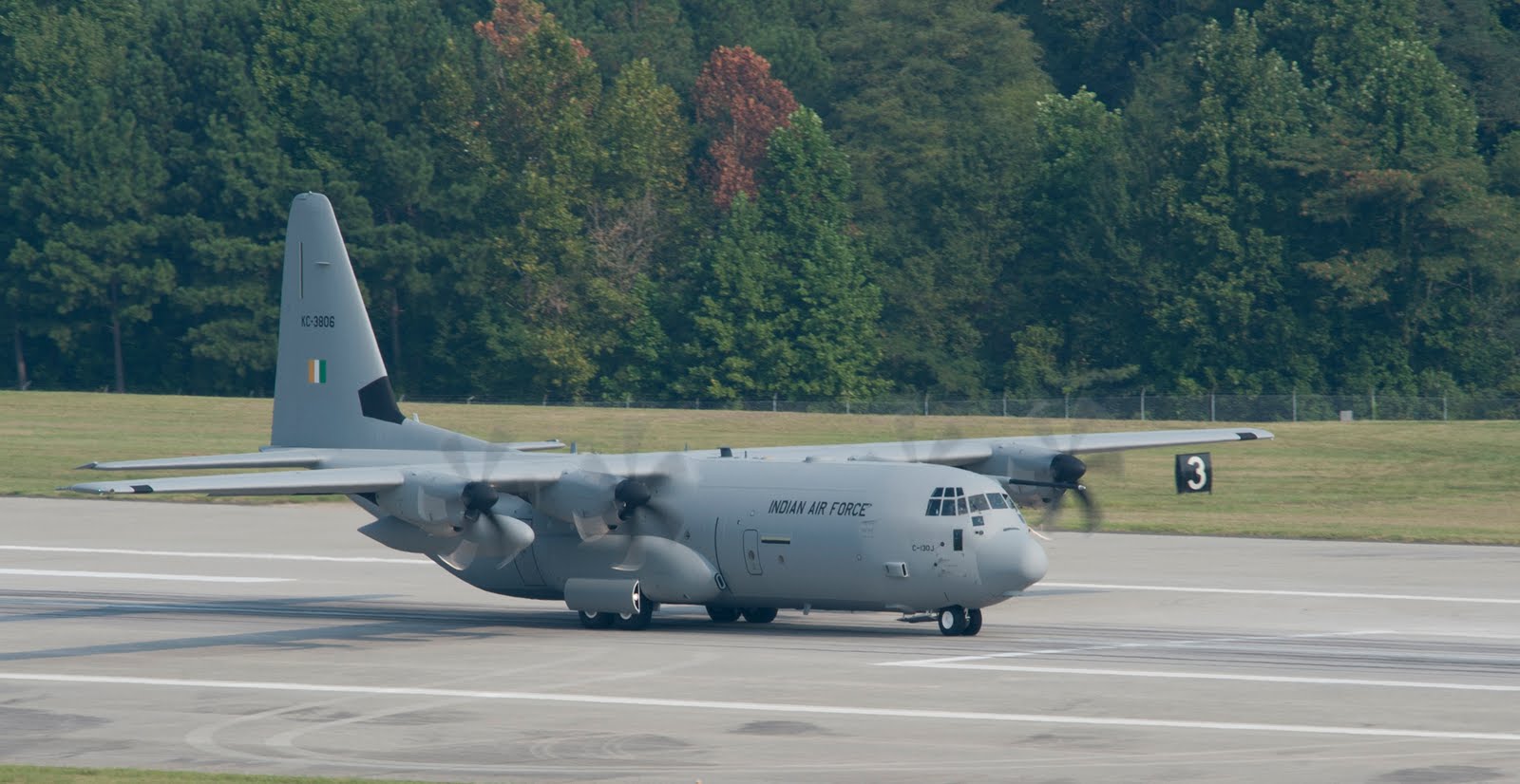 C-130%2BNo%2B5%2Bfor%2BIAF%2Btaxies%2Bout.jpg