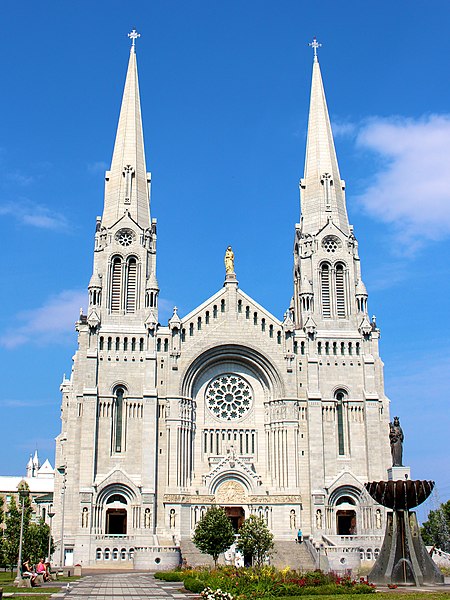 450px-Basilica_of_Sainte-Anne-de-Beaupre_in_Sainte-Anne-de-Beaupre%2C_Quebec%2C_Canada.jpg