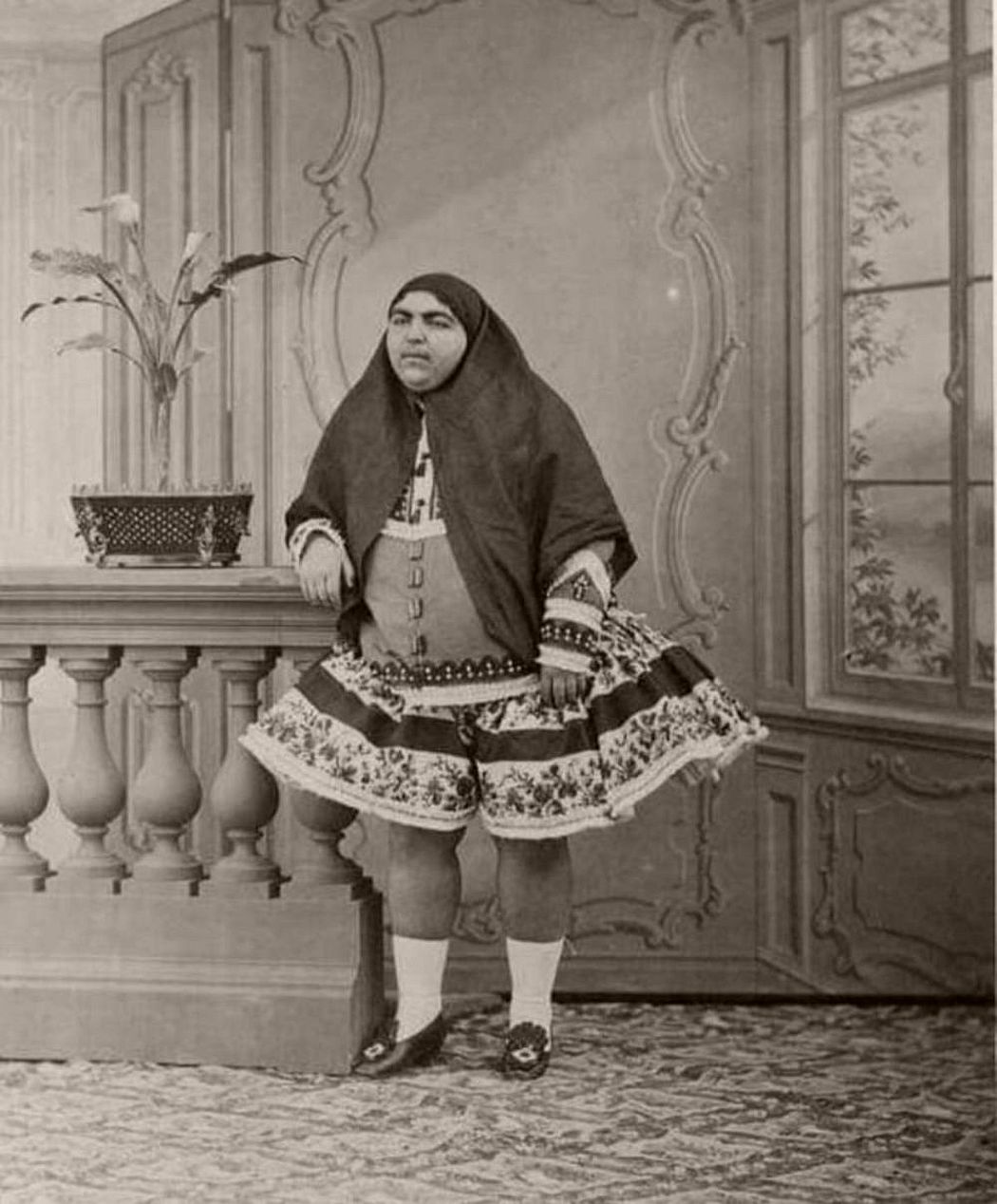 vintage-zahra-khanom-tadj-es-saltaneh-persian-princess-05.jpg