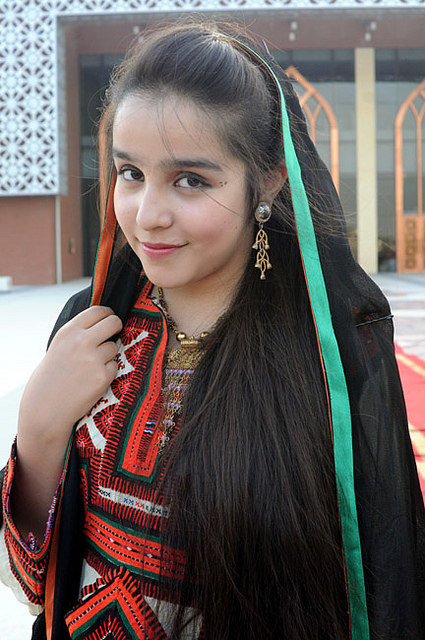 a_girl_in_balochi_dress.jpg